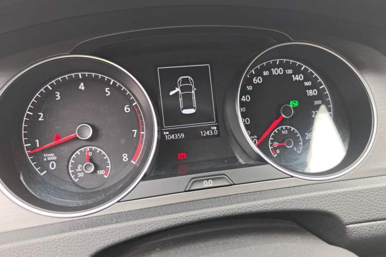 Used Volkswagen Golf 2016 1.6L Automatic Comfort Model Odometer Close Up