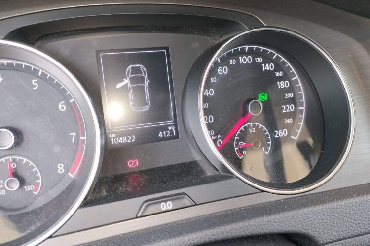 Used Volkswagen Golf 2016 230TSI Automatic Comfort Version Odometer Close Up