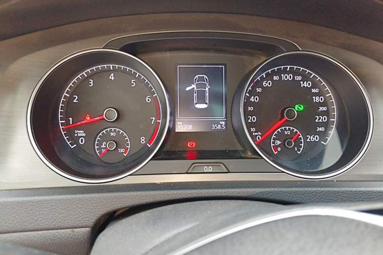 Used Volkswagen Golf 2016 230TSI Automatic Comfort Version Odometer Close Up