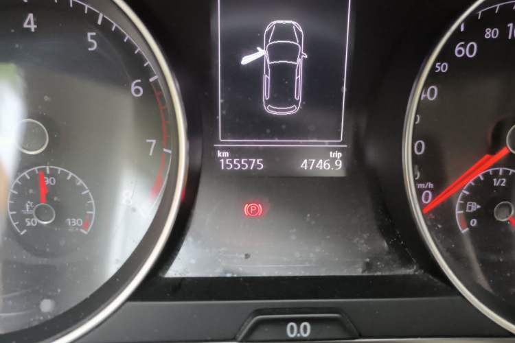 Used Volkswagen Golf 2016 230TSI Automatic Comfort Version Odometer Close Up