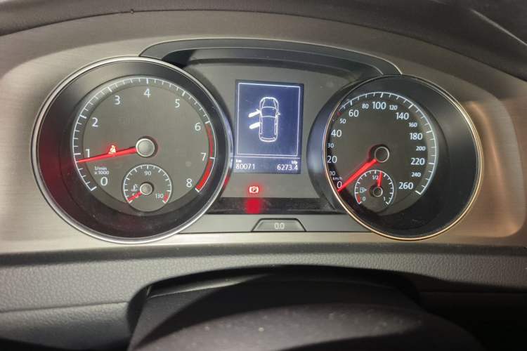 Used Volkswagen Golf 2016 1.6L Automatic Comfort Model Odometer Close Up
