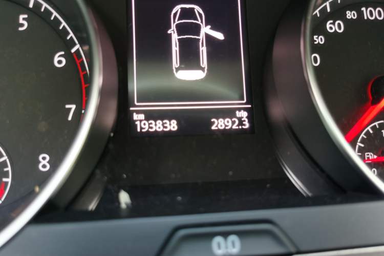 Used Volkswagen Golf 2016 230TSI Automatic Luxury Version Odometer Close Up