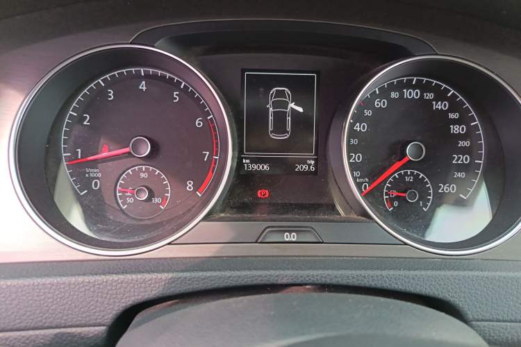 Used Volkswagen Golf 2016 230TSI Automatic Luxury Version Odometer Close Up