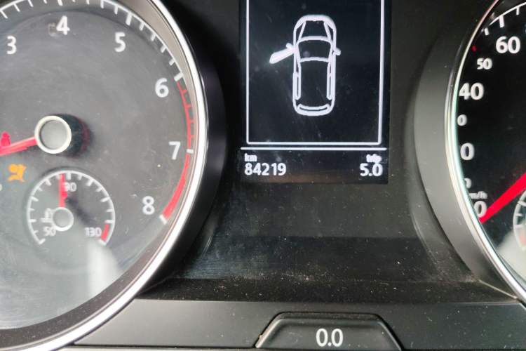 Used Volkswagen Golf 2016 230TSI Automatic Luxury Version Odometer Close Up