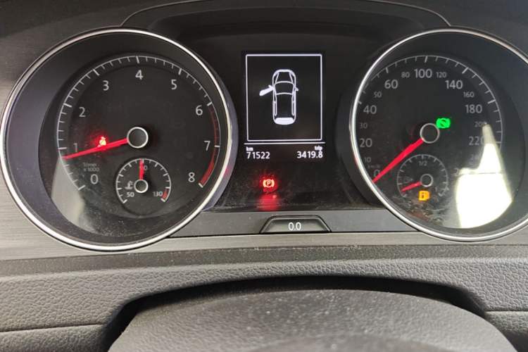 Used Volkswagen Golf 2016 1.6L Automatic Comfort Model Odometer Close Up