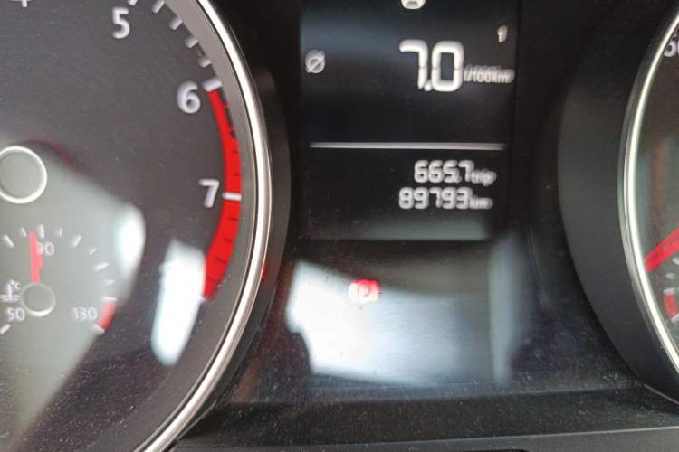 Used Volkswagen Golf 2016 1.6L Automatic Fashion Model Odometer Close Up