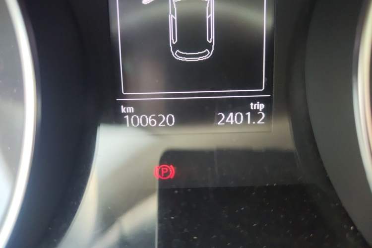 Used Volkswagen Golf 2016 1.6L Automatic Comfort Model Odometer Close Up
