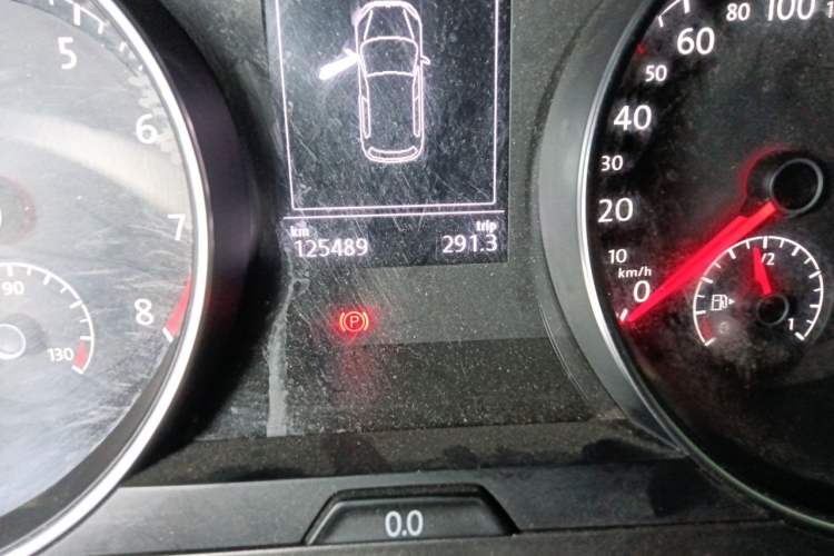 Used Volkswagen Golf 2016 1.6L Automatic Comfort Model Odometer Close Up