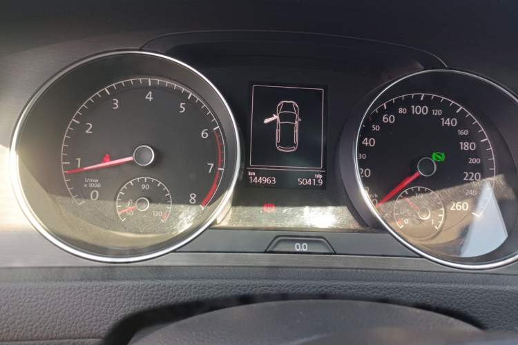 Used Volkswagen Golf 2016 230TSI Automatic Comfort Version Odometer Close Up