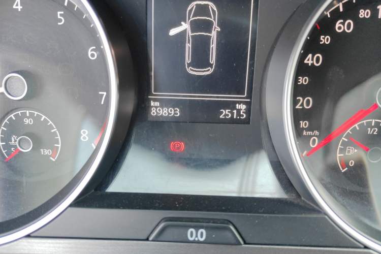 Used Volkswagen Golf 2016 1.6L Automatic Comfort Model Odometer Close Up