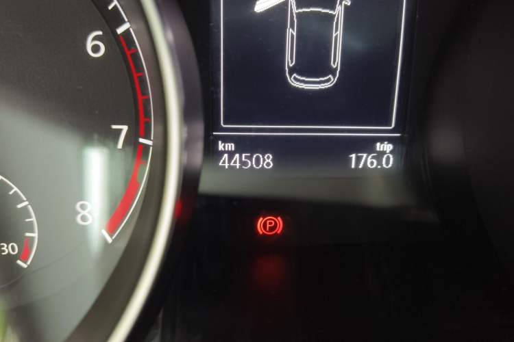 Used Volkswagen Golf 2016 230TSI Automatic Comfort Version Odometer Close Up