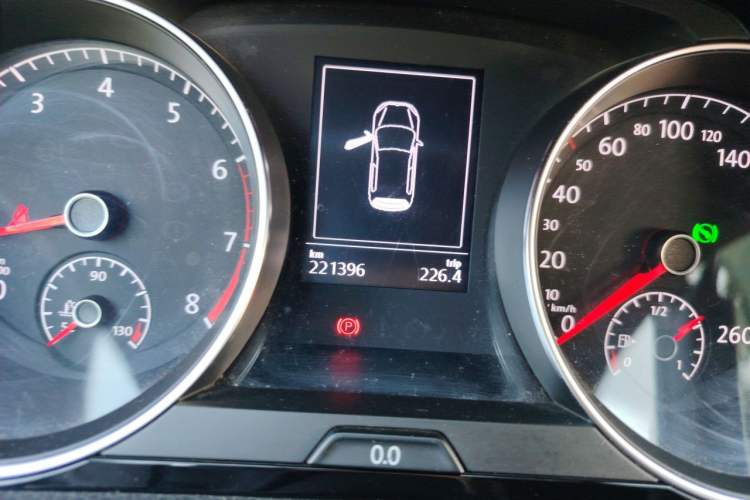 Used Volkswagen Golf 2016 1.4TSI Automatic R-Line Odometer Close Up