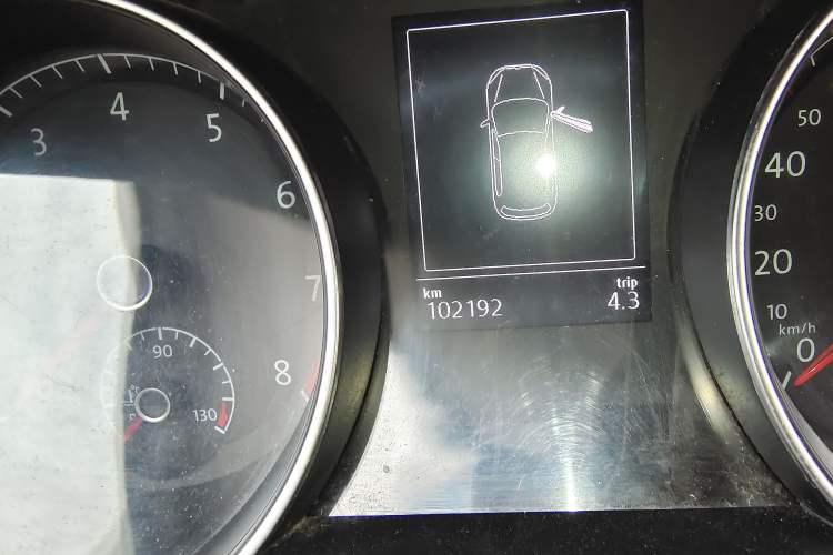 Used Volkswagen Golf 2016 1.6L Automatic Comfort Model Odometer Close Up