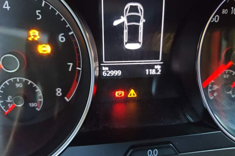 Used Volkswagen Golf 2016 1.6L Automatic Comfort Model Odometer Close Up