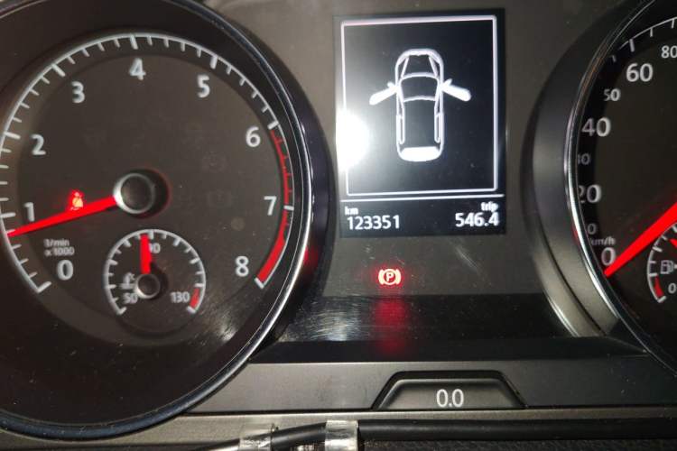 Used Volkswagen Golf 2016 230TSI Automatic Comfort Version Odometer Close Up