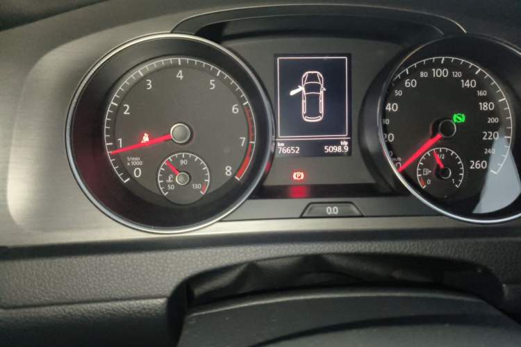 Used Volkswagen Golf 2016 230TSI Automatic Comfort Version Odometer Close Up