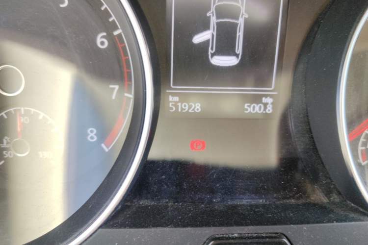 Used Volkswagen Golf 2016 1.6L Automatic Comfort Model Odometer Close Up