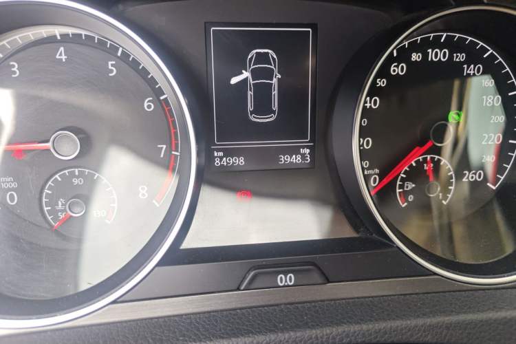Used Volkswagen Golf 2016 1.6L Automatic Comfort Model Odometer Close Up