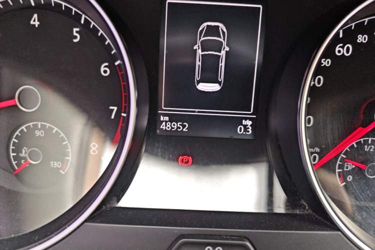 Used Volkswagen Golf 2016 230TSI Automatic Luxury Version Odometer Close Up