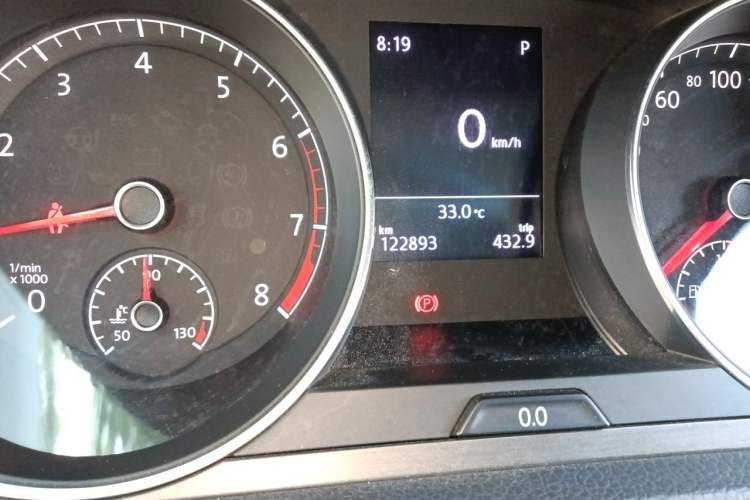 Used Volkswagen Golf 2016 230TSI Automatic Comfort Version Odometer Close Up