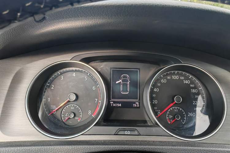 Used Volkswagen Golf 2016 1.6L Automatic Comfort Model Odometer Close Up