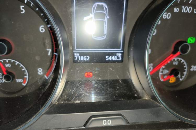 Used Volkswagen Golf 2016 1.6L Automatic Comfort Model Odometer Close Up