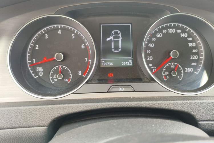 Used Volkswagen Golf 2016 1.6L Automatic Comfort Model Odometer Close Up