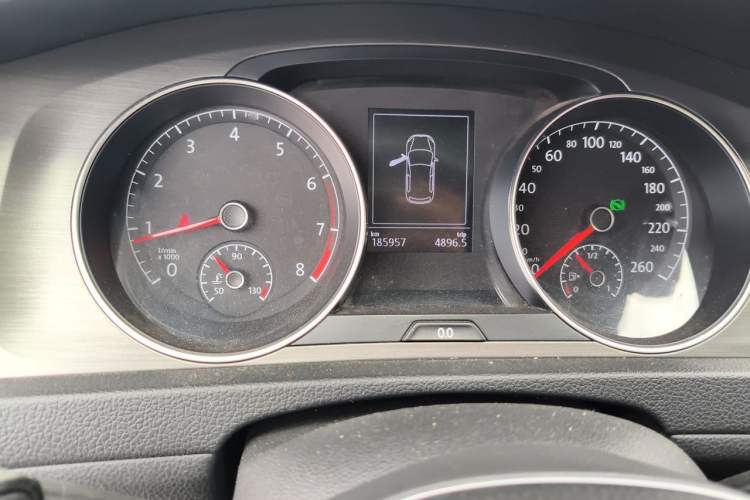 Used Volkswagen Golf 2016 230TSI Automatic Comfort Version Odometer Close Up
