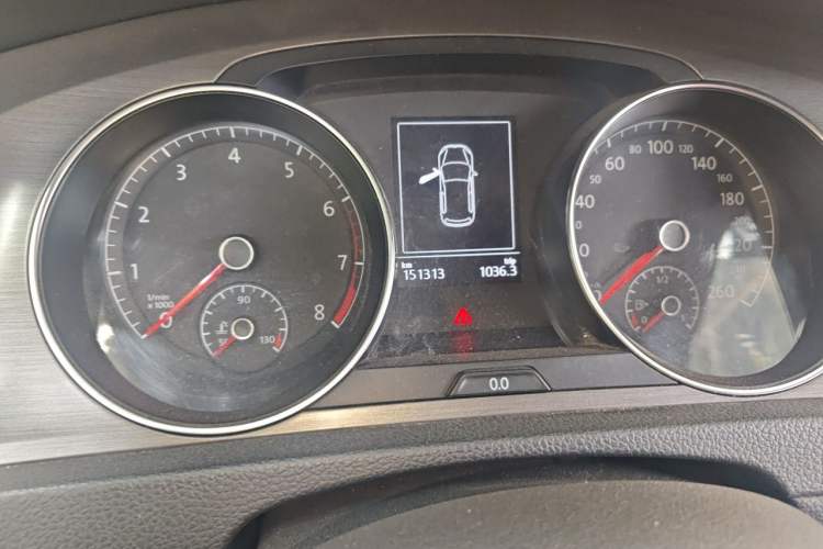 Used Volkswagen Golf 2016 230TSI Automatic Comfort Version Odometer Close Up