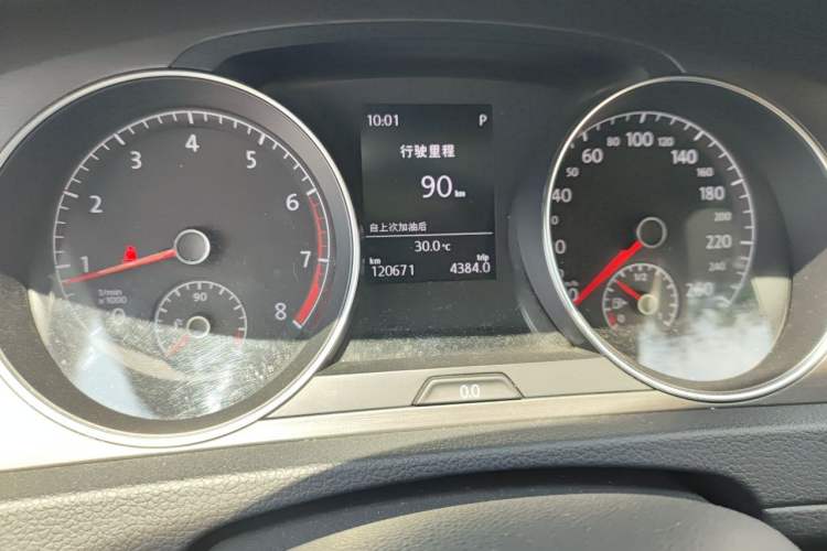 Used Volkswagen Golf 2016 1.6L Automatic Comfort Model Odometer Close Up