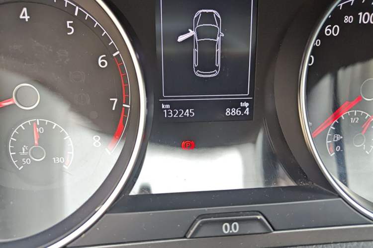 Used Volkswagen Golf 2016 1.6L Automatic Comfort Model Odometer Close Up