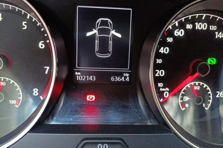 Used Volkswagen Golf 2016 230TSI Automatic Luxury Version Odometer Close Up