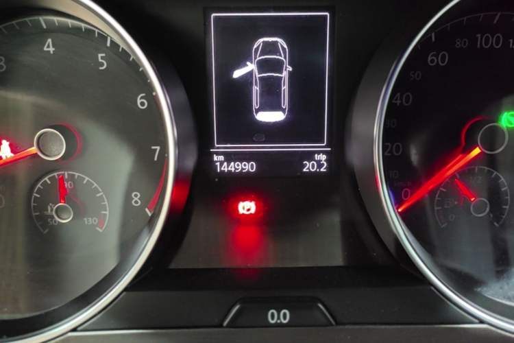 Used Volkswagen Golf 2016 230TSI Automatic Comfort Version Odometer Close Up