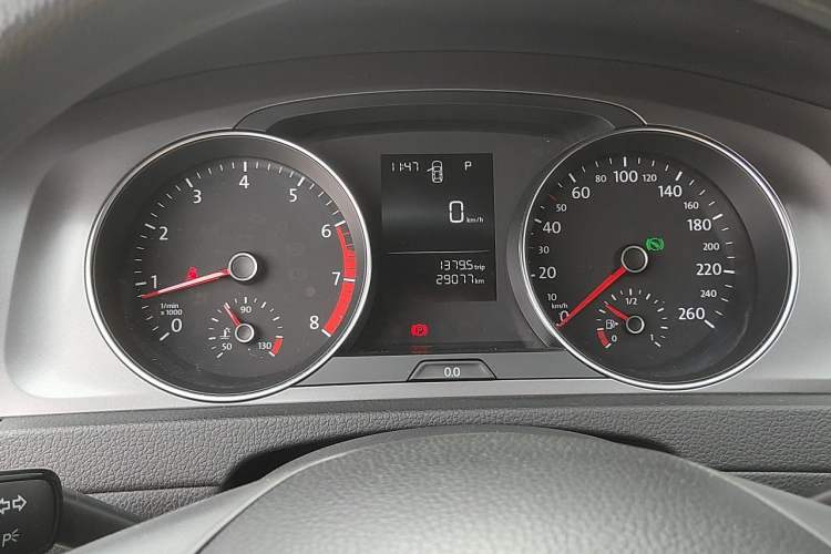 Used Volkswagen Golf 2016 1.6L Automatic Fashion Model Odometer Close Up