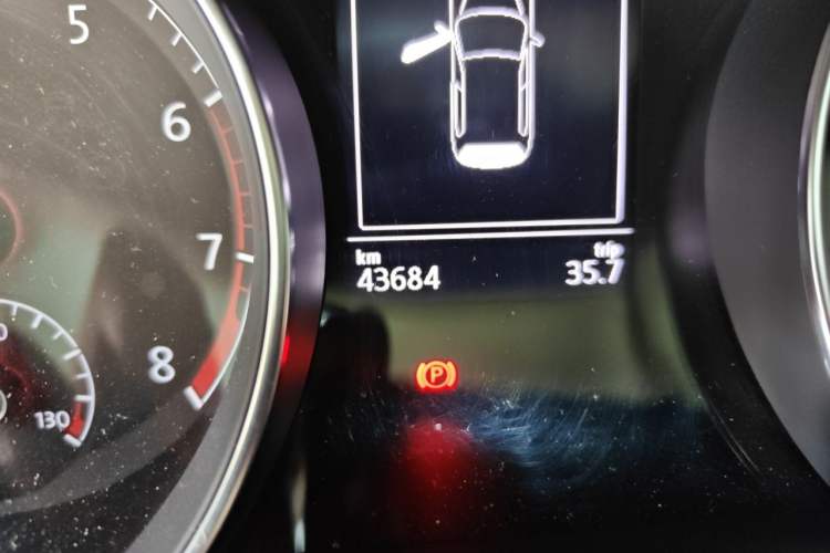Used Volkswagen Golf 2016 230TSI Automatic Comfort Version Odometer Close Up