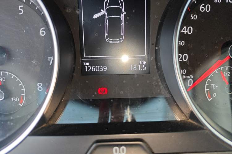 Used Volkswagen Golf 2016 230TSI Automatic Comfort Version Odometer Close Up
