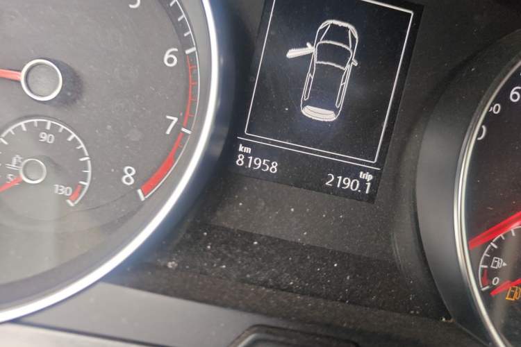 Used Volkswagen Golf 2016 1.6L Automatic Comfort Model Odometer Close Up