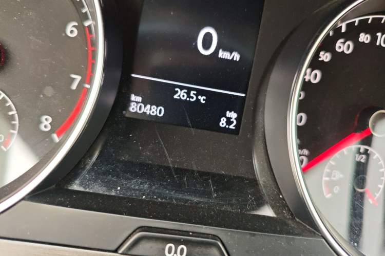 Used Volkswagen Golf 2016 230TSI Automatic Comfort Version Odometer Close Up