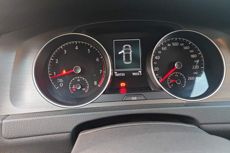Used Volkswagen Golf 2016 1.6L Automatic Comfort Model Odometer Close Up