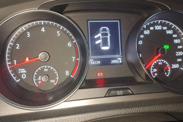 Used Volkswagen Golf 2016 1.6L Automatic Comfort Model Odometer Close Up
