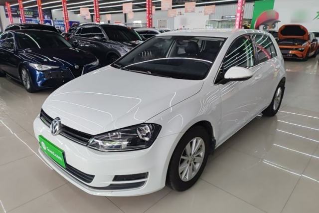 Ojetý Volkswagen Golf 2016 1.6L Manual Fashion Edition