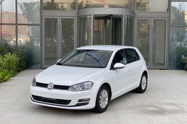 Ojetý Volkswagen Golf 2016 1.6L Manual Fashion Edition