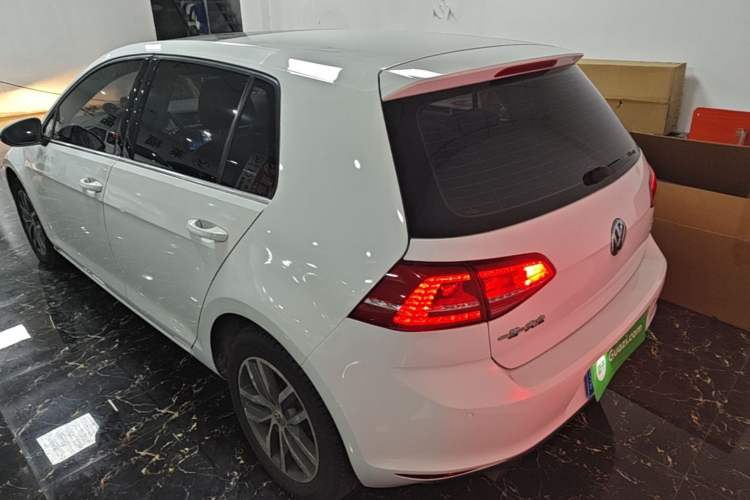 Used Volkswagen Golf 2016 230TSI Automatic Luxury Version Rear Left 45 Deg