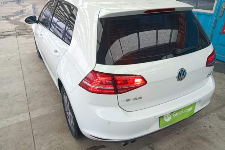 Used Volkswagen Golf 2016 230TSI Automatic Luxury Version Rear Left 45 Deg