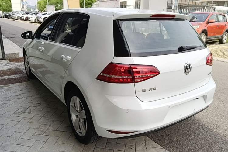 Used Volkswagen Golf 2016 1.6L Automatic Comfort Model Rear Left 45 Deg