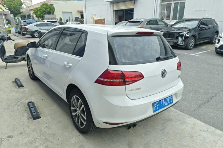 Used Volkswagen Golf 2016 230TSI Automatic Luxury Version Rear Left 45 Deg