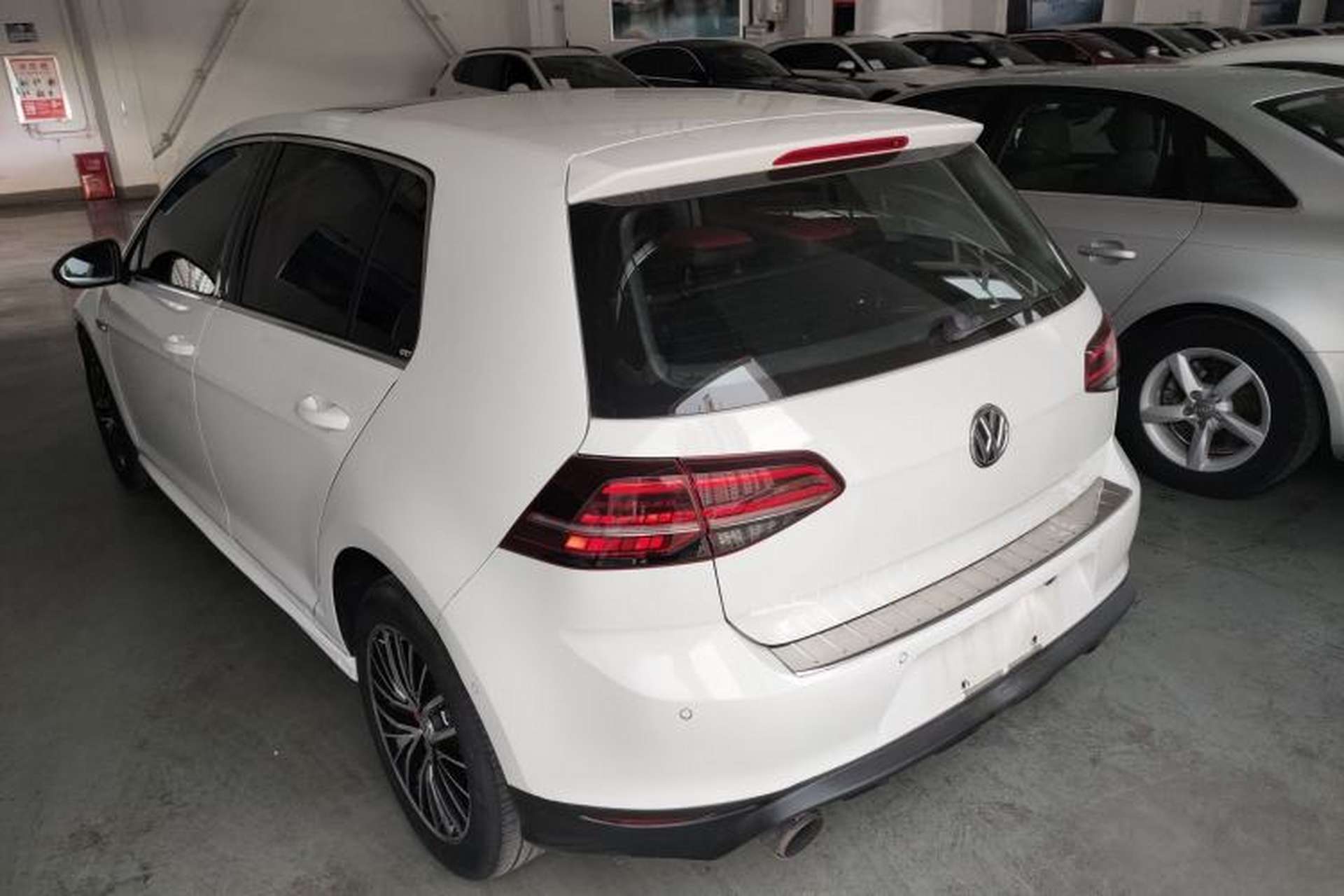 Used Volkswagen Golf 2016 230TSI Automatic Luxury Version Rear Left 45 Deg