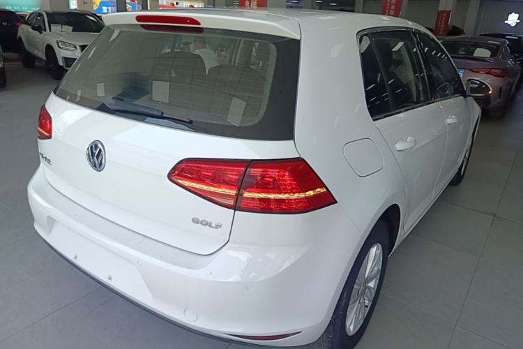 Used Volkswagen Golf 2016 1.6L Automatic Fashion Model Rear Right 45 Deg