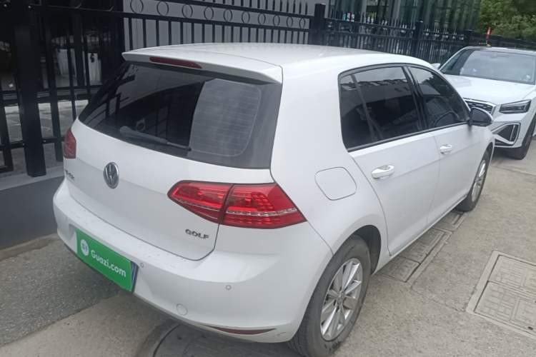 Used Volkswagen Golf 2016 1.6L Automatic Fashion Model Rear Right 45 Deg