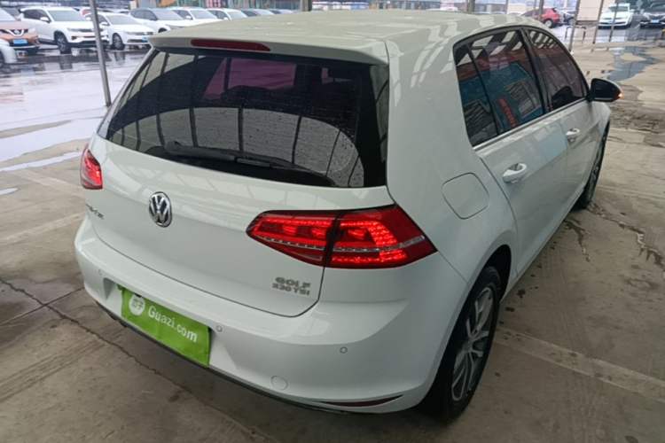 Used Volkswagen Golf 2016 230TSI Automatic Luxury Version Rear Right 45 Deg